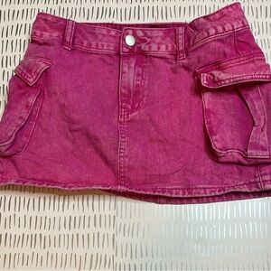 womens Xtra-Small pink demin cargo skirt .